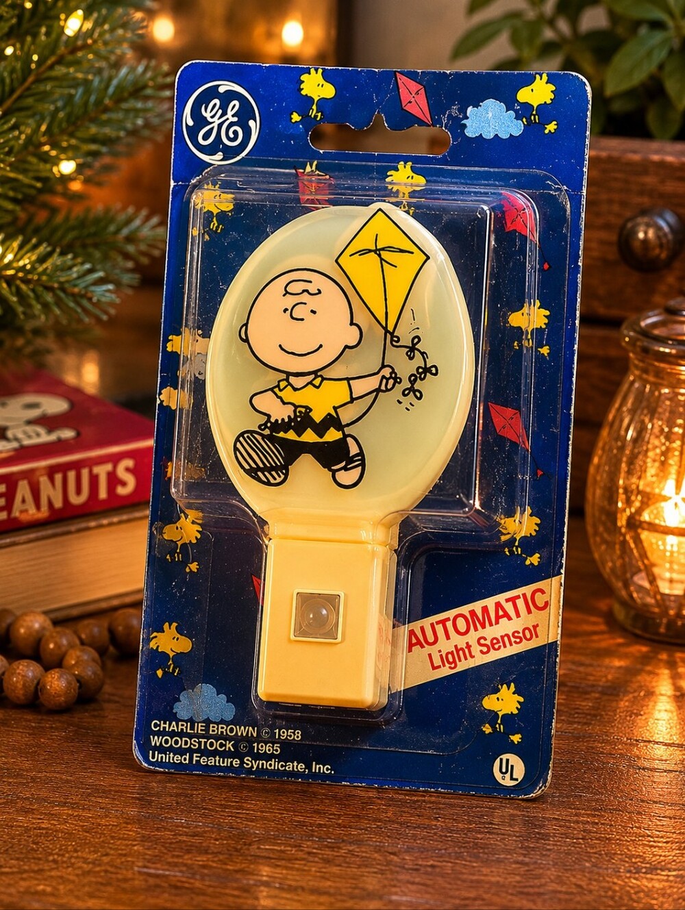 Vintage Charlie Brown Flies Kite Vintage Night Light 1989